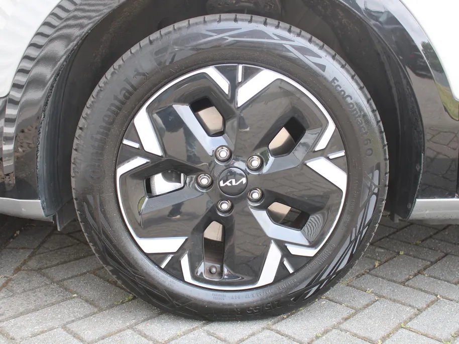 Kia Niro EV Edition Advanced 64.8 kWh | Stuur-/stoelverwarming | Elektr. stoelverstelling | Camera | Cruise adapt. | 17'LM | Clima | 17% bijtelling |