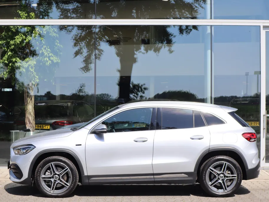 Mercedes-Benz GLA 250 e AMG Line l Stoelverwarming l Achteruitrij camera l Ambiente lichtpakket