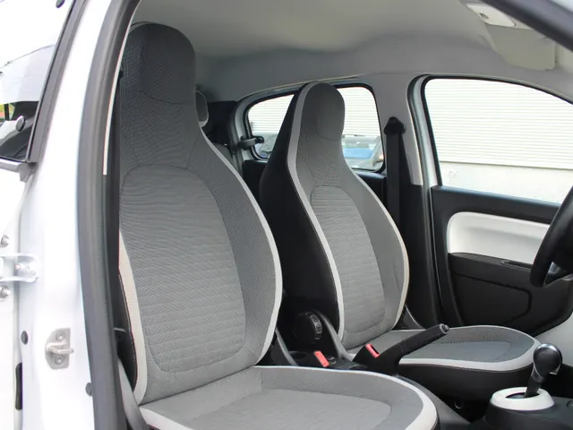 Renault Twingo Z.E. R 80 PK Collection 22 KW | Automaat | ECC | Apple/ Android connectie |