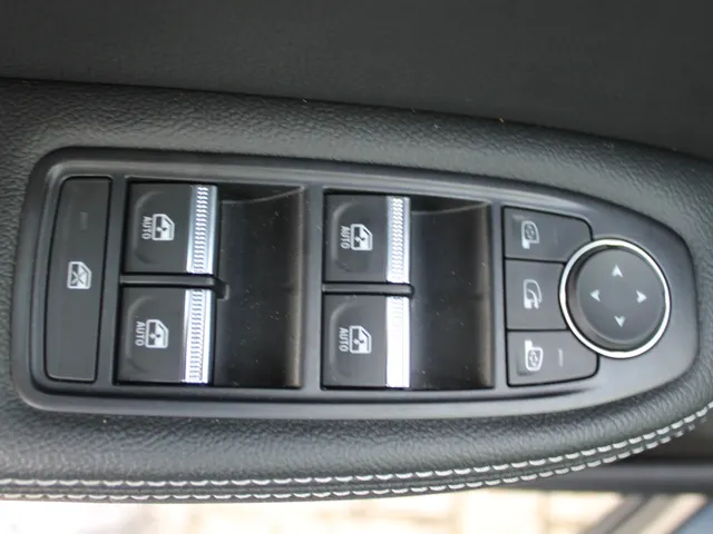Renault Arkana 1.6 E-Tech Hybrid 145 PK Intens | Elektrisch bedienbare trekhaak | Camera achter | Bose geluid | Groot scherm | Reservewiel | Dode hoek sensoren | Adaptieve cruise controle |