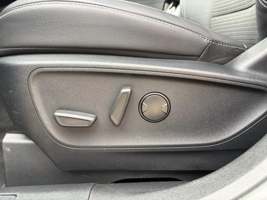 Ford Kuga 2.5 PHEV 225 pk Titanium X BLISS - B&O Audio - Halflederen bekleding - Winter Pack - Elektrische achterklep