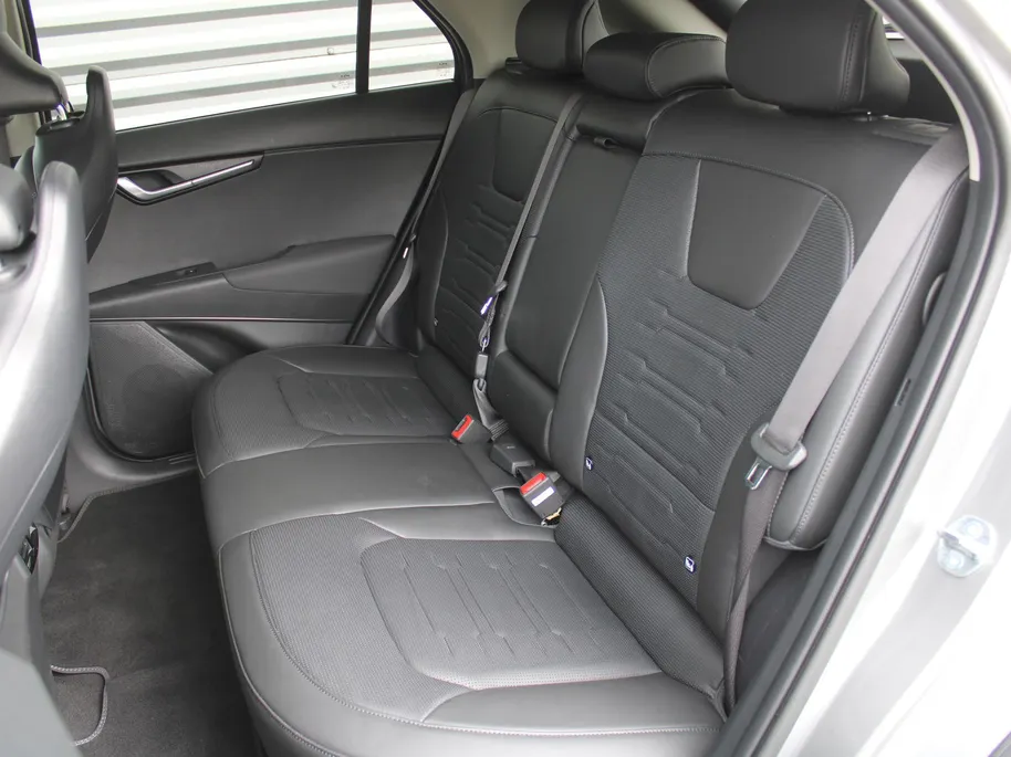 Kia Niro EV Edition Advanced 64.8 kWh | Stuur-/stoelverwarming | Elektr. stoelverstelling | Camera | Cruise adapt. | 17'LM | Clima | 17% bijtelling |
