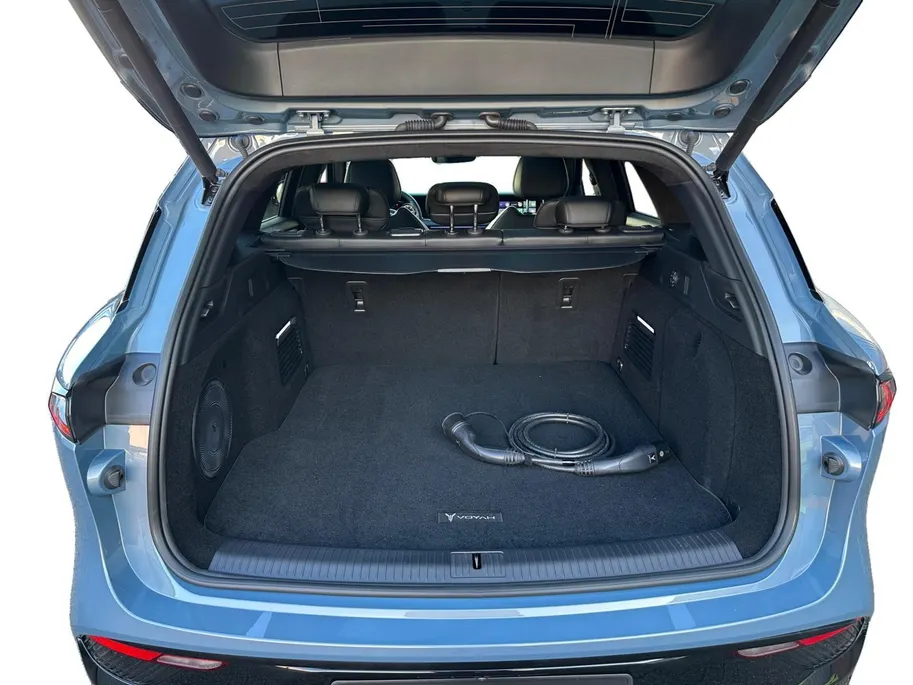 Voyah Free Flagship Edition 4WD 106 kWh | Demo | Full Option | Trekhaak met 2000kg trekgewicht | Luchtvering | Stoelkoeling, -verwarming en -massage |Blackline exterieur & interieur|