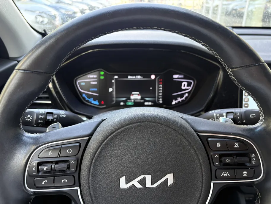 Kia Niro 1.6 GDi Hybrid DynamicPlusLine AUTOMAAT | Trekhaak | Stoel/Stuur verwarming | Adaptieve Cruise | Groot scherm Navigatie | Digitaal cockpit | Apple Carplay/Android Auto | Camera | Climate