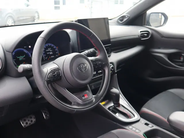 Toyota Yaris 1.5 Hybrid 130 GR Sport | Plus Pack | Panoramadak