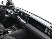 Volkswagen Tiguan 1.5 272pk DSG eHybrid R-Line Edition · Panoramadak · 360 Camera · Wegklapbare Trekhaak · Massage · Dodehoek Detectie · 19'' Inch · Garantie t/m 27-10-2029 of 100.000km