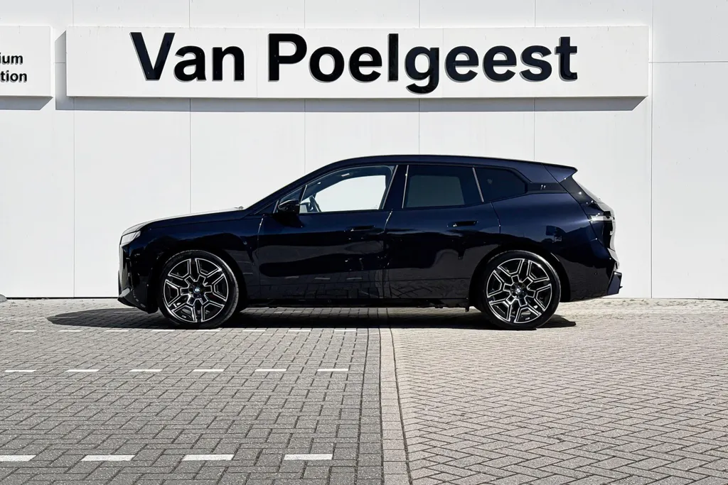 BMW iX xDrive60