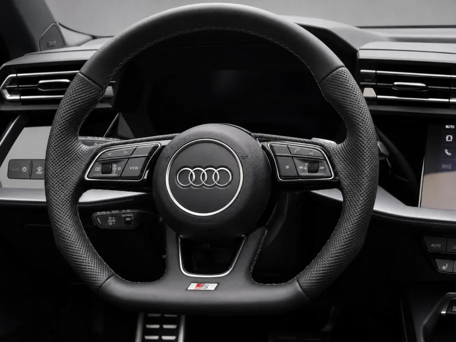 Audi A3 Sportback 45 TFSI e S edition Competition Panoramadak · SONOS Sound System · 19'' lichtmetalen velgen · Sportstoelen alcantara · MEGA Sale