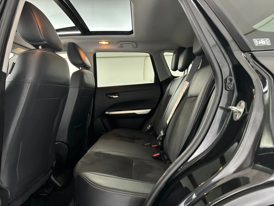 Suzuki Vitara 1.6 High Executive | Panoramadak | Adaptieve Cruise Control | Trekhaak