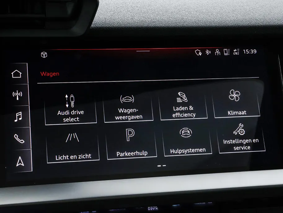 Audi A3 Sportback 40 TFSIe 204pk S-tronic S Edition · Panoramadak · Apple/Android Car Play · Lederen Bekleding · Cruise Control · Navigatie · Stoelverwarming · P-Sensoren · 17'' Inch ·