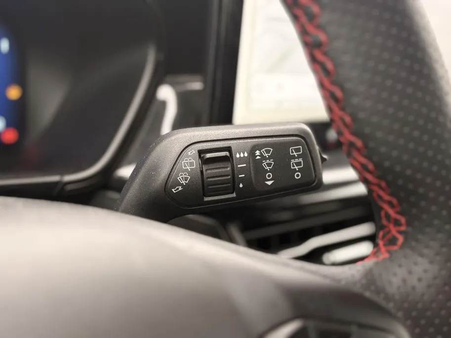 Ford Focus Wagon 1.0 EcoBoost ST Line 125 PK WINTER PACK I LEDEREN BEKLEDING I APPLE CARPLAY / ANDROID AUTO I ' 18 ' VELGEN I