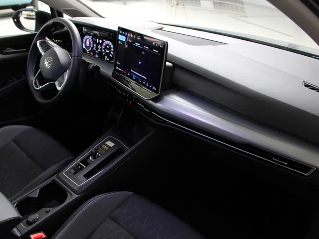 Volkswagen Golf 1.5 eTSI DSG Energy Edition Panoramadak | Navigatie | Harman Kardon Audio |  Fabrieksgarantie