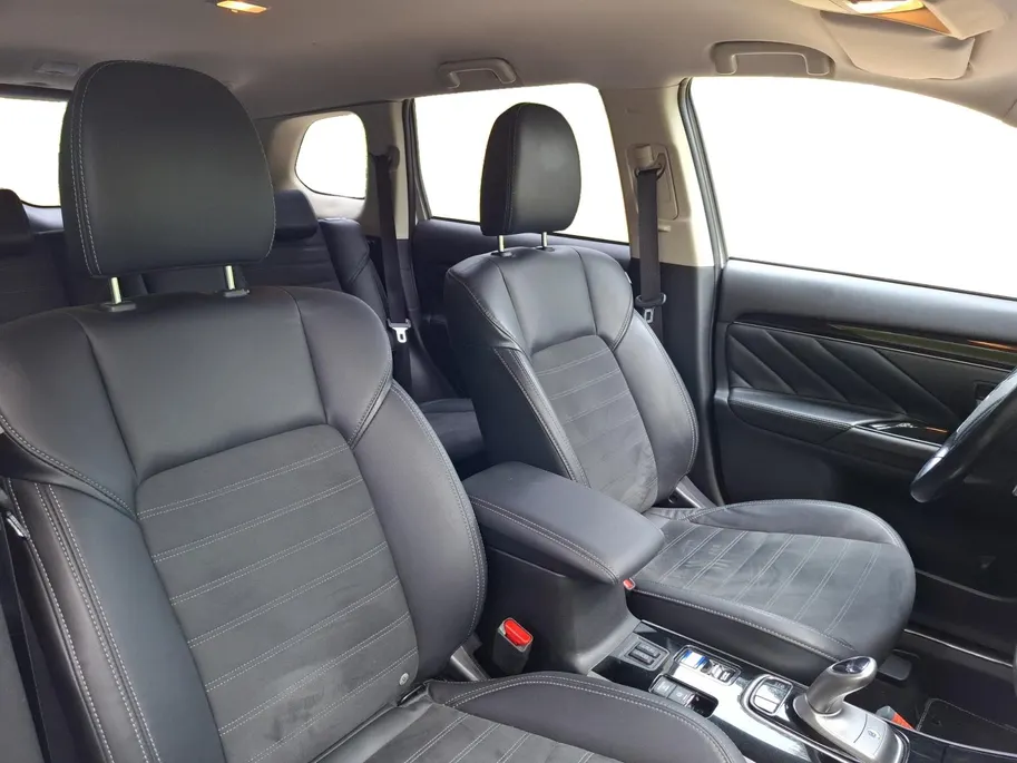 Mitsubishi Outlander 2.4 PHEV Intense | TREKHAAK | AUTOMAAT | CLIMATE | CRUISE | GOED ONDERHOUDEN |