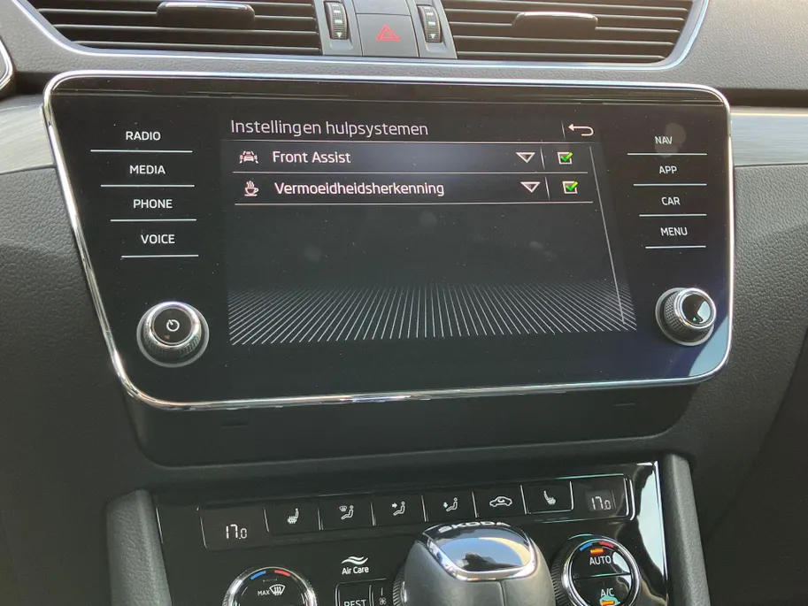 Škoda Superb Combi 1.4TSI 160kW/218PK iV Business Edition Plus · Navigatie · Apple/Android Car Play · Camera + Parkeersensoren · Garantie t/m 27-03-2028 of 60000km.