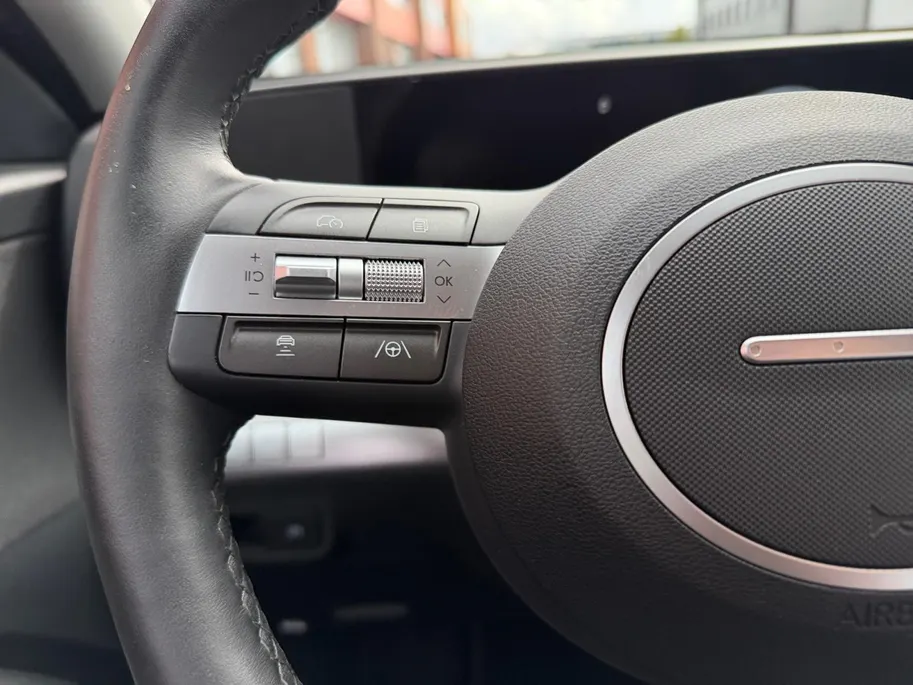 Hyundai Kona 1.6 GDI HEV Comfort Smart | Navigatie| Stoel/Stuurverwarming| Elektrische achterklep| Achteruitrijcamera| Parkeersensoren v+a |