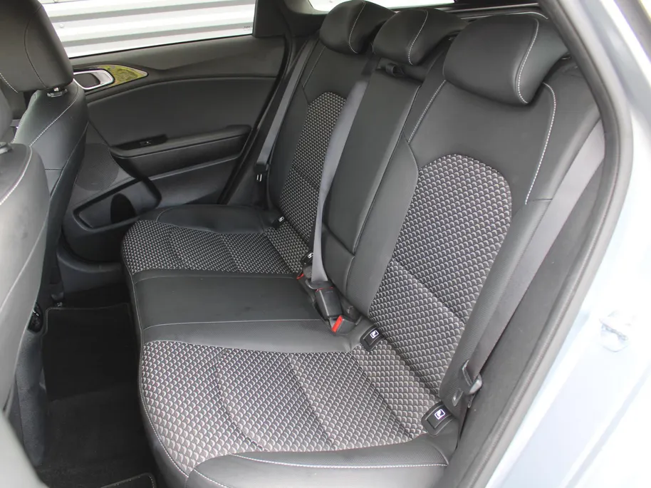Kia Ceed Sportswagon 1.0 T-GDi DynamicPlusLine | Stoel- & stuurverwarming | Camera | LED | Navi | Elek. achterklep |