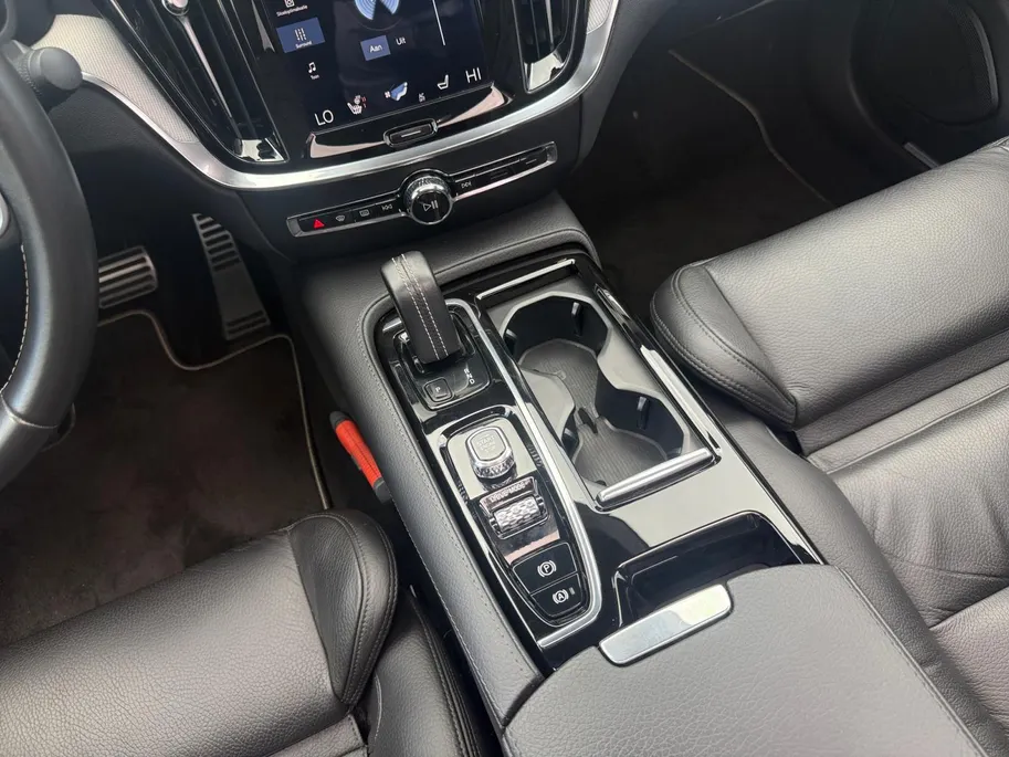 Volvo S60 2.0 T8 AWD Polestar Engineered | Dealer onderhouden | 405pk PHEV |  360 Camera | Schuif/Kantel Dak | Lederen Bekleding | Memory seats | Full Optie! | 12 maanden garantie! |