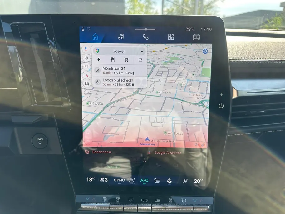 Renault Megane E-Tech comfort range iconic 60 kWh | Stuur & Stoelverwarming | Elektrische Stoelverstelling | Sfeerverlichting | Apple Carplay & Android Auto | Harman & Kardon Audio | Camera | Navigatie | Parkeersensoren | Rijdende Demo