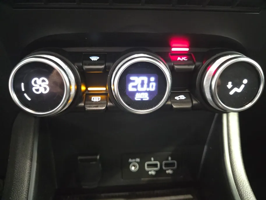 Renault Captur 1.0 TCe 90 Intens *Cruise Control * Carplay * LM Velgen * All Season Banden * 12 Maanden BOVAG Garantie *