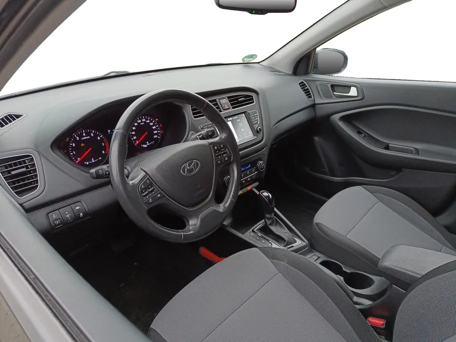 Hyundai i20 1.0 T-GDI Comfort Automaat | All weatherbanden | Trekhaakl | Navigatie | Camera |