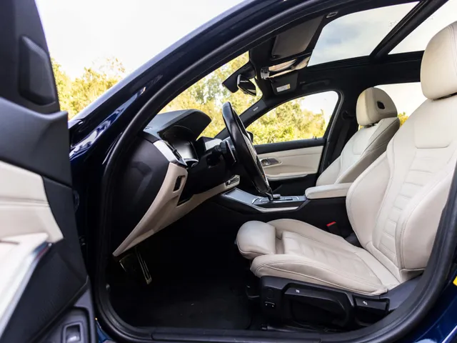 BMW 3 Serie Touring 330e Business Edition Plus M-Pakket  / Pano dak