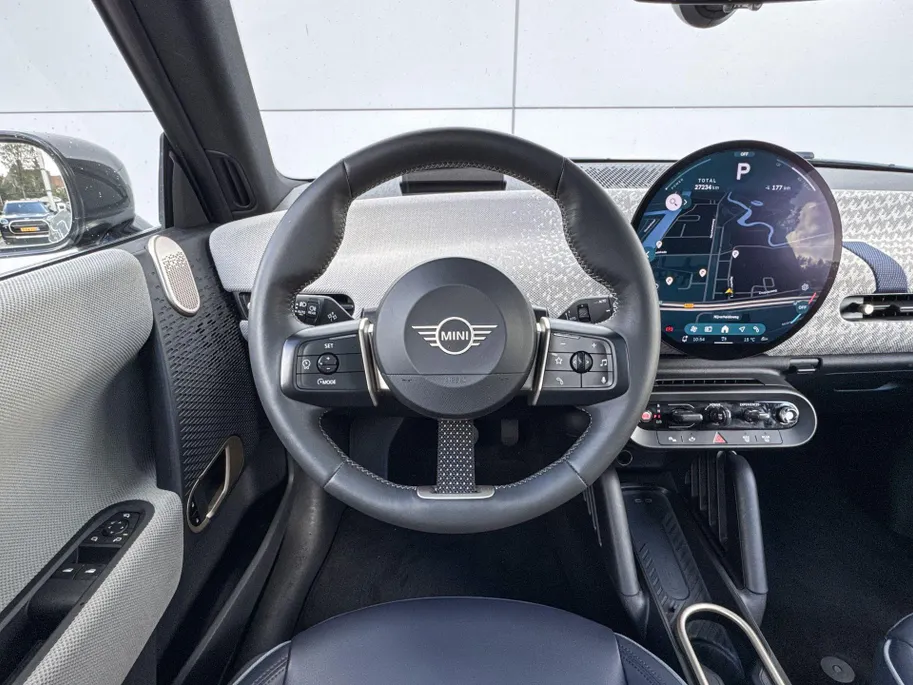 MINI Cooper 3-deurs Electric Cooper E Favoured L 40.7 kWh