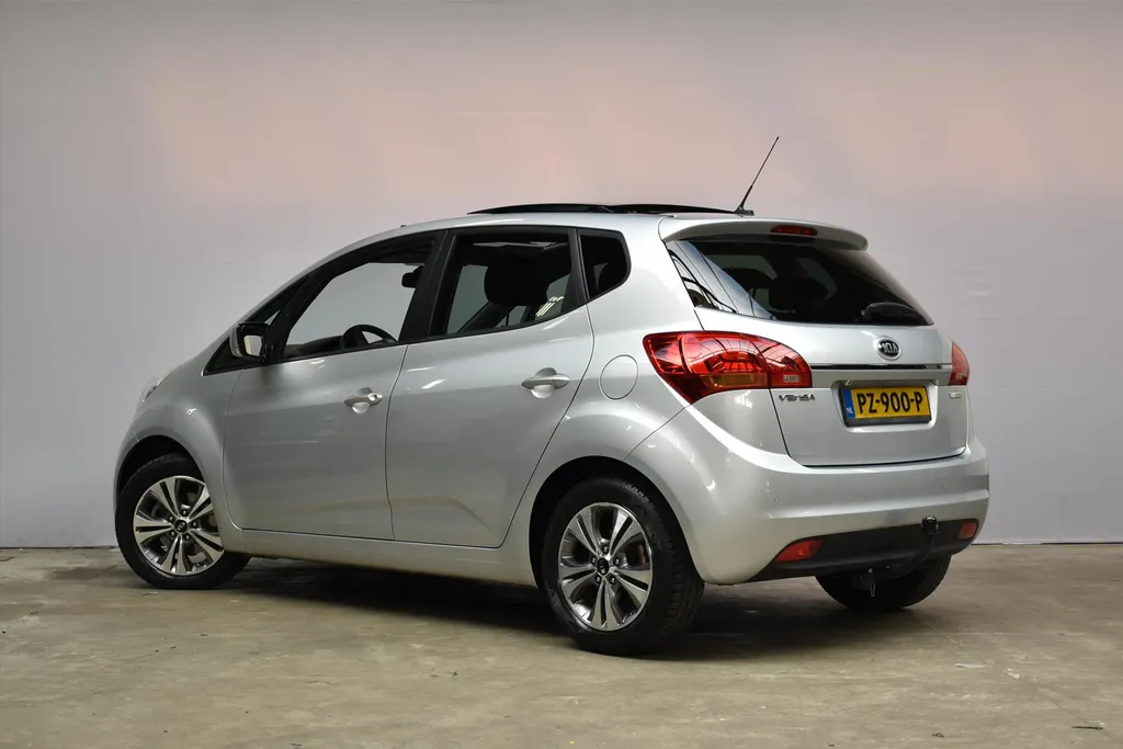 Kia Venga 1.4 CVVT 90pk Summer Edition Navigatie, Panoramadak, Trekhaak.