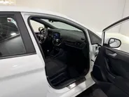 Ford Fiesta 95PK EcoBoost ST-Line | Keyless | Lichtmetalen Velgen | Climate Control | Apple CarPlay/Android Auto | LED Dagrijverlichting | Cruise Control | Armsteun | Elektrische Ramen & Spiegels |