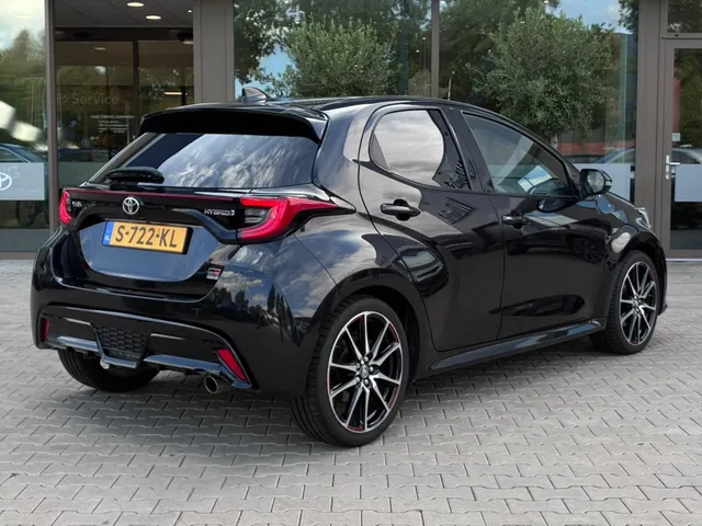 Toyota Yaris 1.5 Hybrid GR Sport | Stoelverwarming | Camera | Carplay |