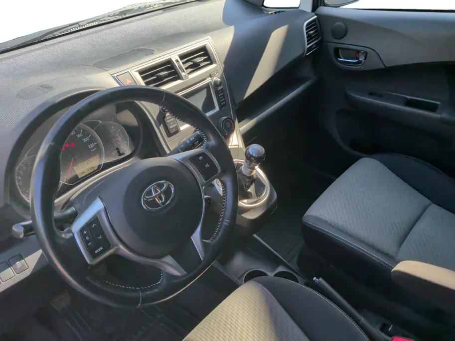 Toyota Verso-S 1.3 VVT-i Aspiration | Trekhaak  | NU Rijklaarprijs! Incl.12 Maanden, APK, Onderhoudsbeurt etc! Premiumpakket gratis!