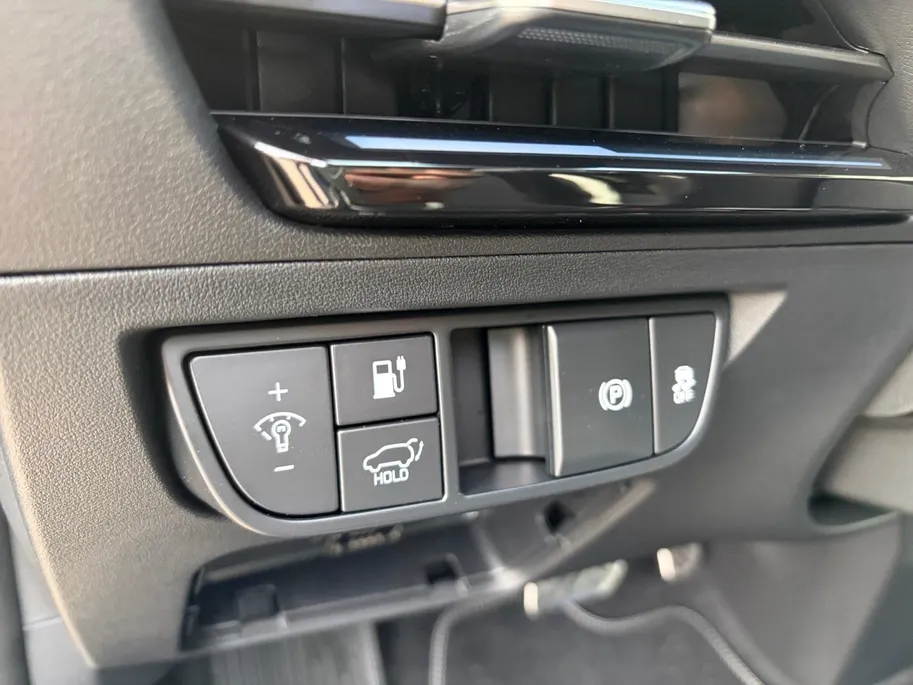Kia EV6 GT-Line Business Edition 84 kWh | Rijdende Demo ! | Draadloos Apple Carplay / Android Auto | Navigatiesysteem | Elektrisch Verstelbare voorstoelen | Licht + Regensensor | Stoelverwarming+ Stoelkoeling  | Stuurverwarming | Elektrisch Bedienbare Achterklep 