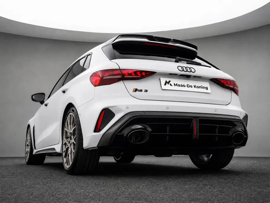 Audi RS3 Sportback 2.5 TFSI quattro 400 PK competition limited 593/750 · Audi Exclusive Gletsjerwit Mat Effect · Head-Up display · Sonos Premium 3D · Panorama dak · RS sportuitlaat