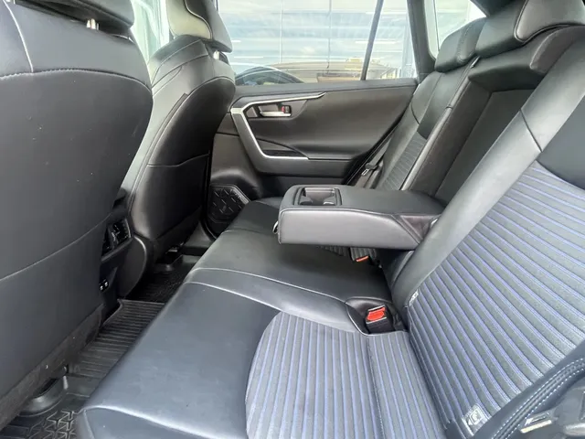 Toyota RAV4 2.5 Hybrid Bi-Tone
