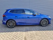 BMW 2 Serie Active Tourer 220i AUTOMAAT | Sensoren | Navigatie | Cruise | 360 Camera | Head-up display | Elektrisch verstelbare stoel | Apple Carplay/Android Auto