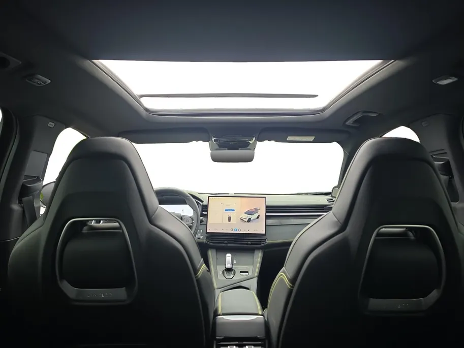 Lynk & Co 01 1.5 More | Navigatie | Climate control | 360Gr camera | Keyless | Stoel + Stuurverwarming