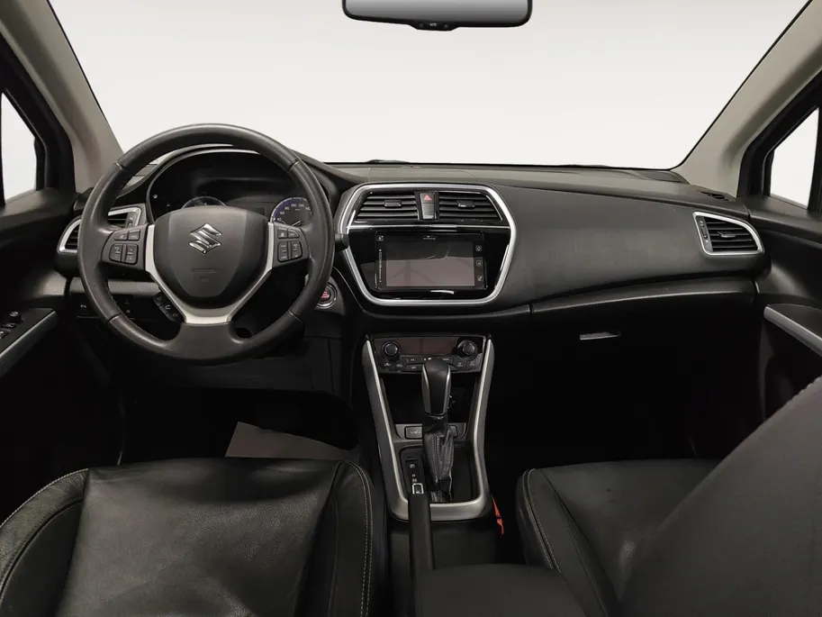 Suzuki S-Cross 1.4 Boosterjet Stijl AUTOMAAT NAVI AIRCO CAMERA ADAPTIEVE CRUISE CONTROLE APPLE CARPLAY ANDROID AUTO SCHUIFKANTELDAK LEER ZEER MOOIE AUTO DEALER ONDERHOUDEN