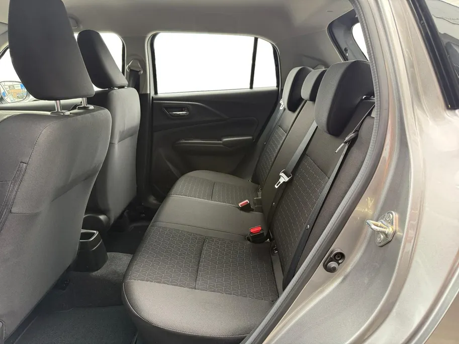 Suzuki Swift 1.2 Comfort Sport | 17 inch | Zwarte logo's | Carbon spiegels | Sharkfin antenne | Carplay | Adapt. Cruise | Navi | Keyless start
