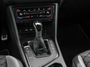 Volkswagen Tiguan 1.4 TSI eHybrid 245pk DSG R-Line Business · Camera · Inklap. Trekhaak · Dodehoeksensor · Parkeer Assistent · Stuur- & Stoelverwarming · 19'Velgen ·