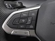 Volkswagen Golf 1.5eTSI/150PK R-Line · Navigatie · Trekhaak · Apple/Android Car Play · Dodehoeksensoren · Stoelverwarming ·  Garantie t/m 08-01-2031 of 100000km.