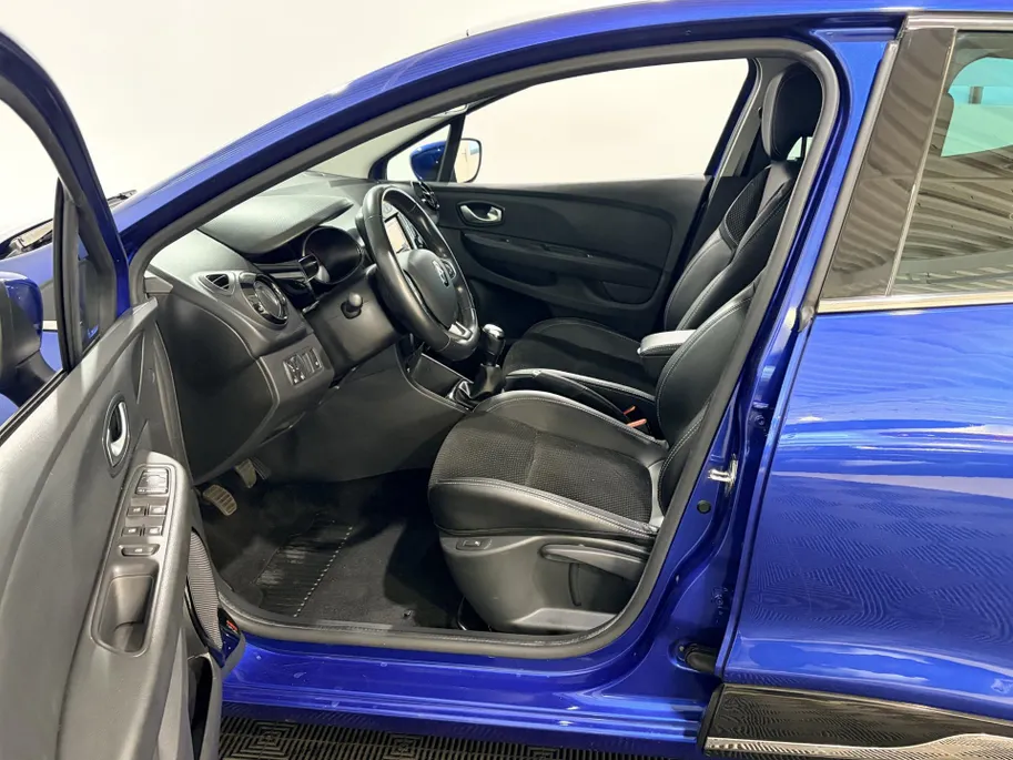 Renault Clio 90PK TCe Intens | Camera | Parkeersensoren | Lichmetalen Velgen | Climate Control | Cruise Control | Licht & Regensenor | Armsteun | Full LED | Keyless Entry |