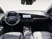 Kia Niro EV DynamicPlusLine 64.8 kWh | Glazen schuif-/kanteldak | Stoel- en stuurverwarming | Elektrisch bedienbare achterklep | Head-up display | Dodehoek assistentie | Achteruitrijcamera | Apple/Android Carplay | LED | Climate control