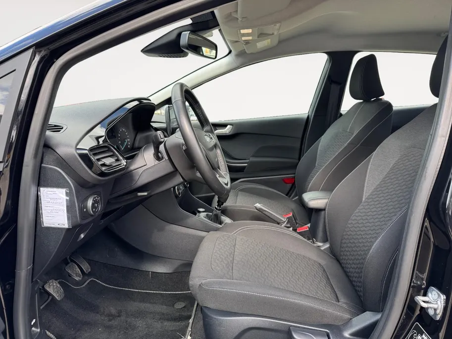 Ford Fiesta 1.0 EcoBoost Hybrid Titanium | NL auto | Dealer onderhouden | Winter pack | Apple carplay & Android auto | Navigatie via carplay | Parkeersensor achter | Cruise control | Bovag garantie |