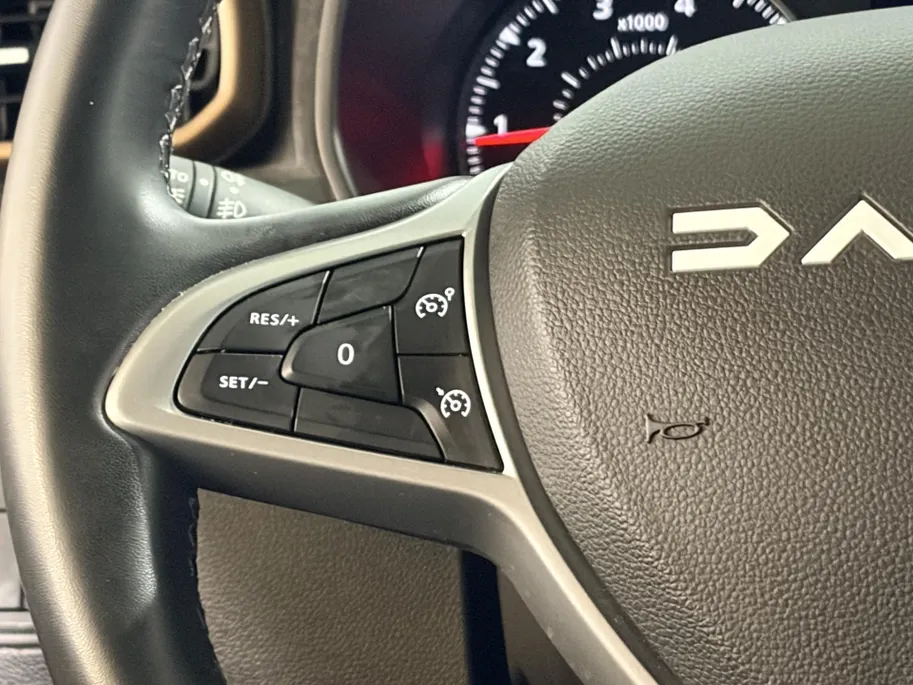 Dacia Duster 150PK TCe Extreme Automaat | Navigatie | Apple Carplay/Android Auto | Cruise Control | Climate Control | Lichtmetalen Velgen | Dodehoek detectie | Licht & Regen Sensor |
