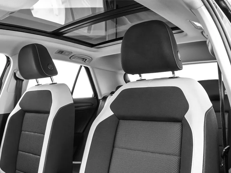 Volkswagen T-Roc 1.5 TSI 150pk DSG Sport · Panoramadak · Camera · Keyless · Apple/Android Car Play · Navigatie · Dodehoek Detectie · 17'' Inch ·