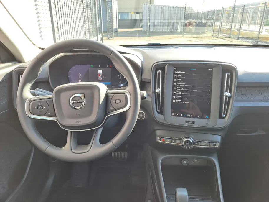 Volvo XC40 2.0 B3 Essential AUTOMAAT | Stuur/stoelverwarming | Adaptieve Cruise | Camera | Sensoren | Dode hoek | Apple Carplay/Android Auto