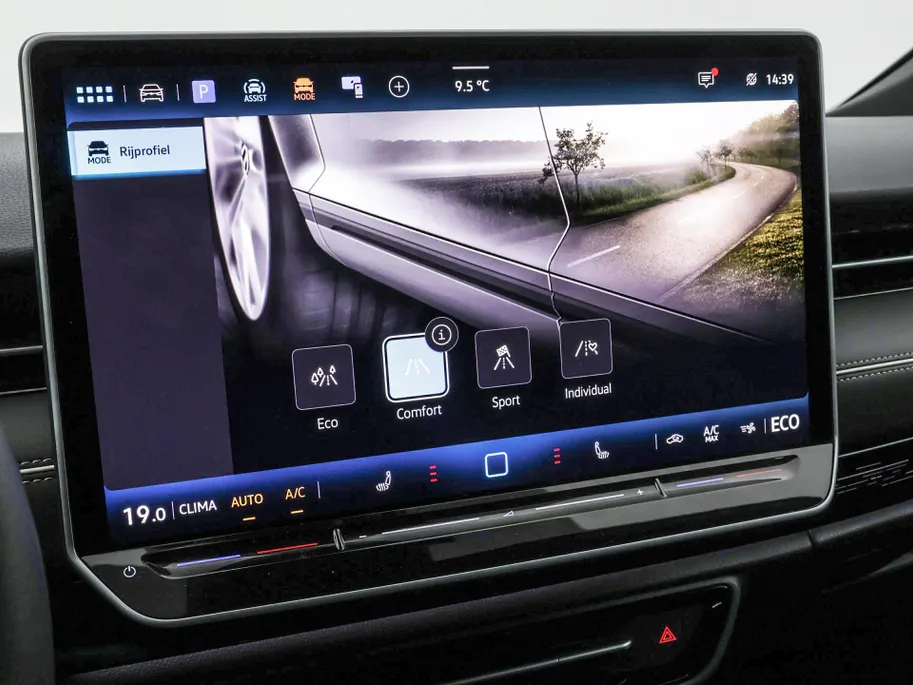 Volkswagen ID.7 Pro Limited Edition 77 kWh accu 286 pk · Achteruitrijcamera · Draadloze telefoonverbinding · LEDER INTERIEUR -