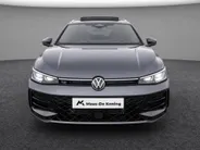 Volkswagen Passat Variant 1.5eHybrid 200kW/272PK R-Line · Panoramadak · Trekhaak · 360°Camera + Parkeersensoren · Garantie t/m 11-11-2030 of 100000km.