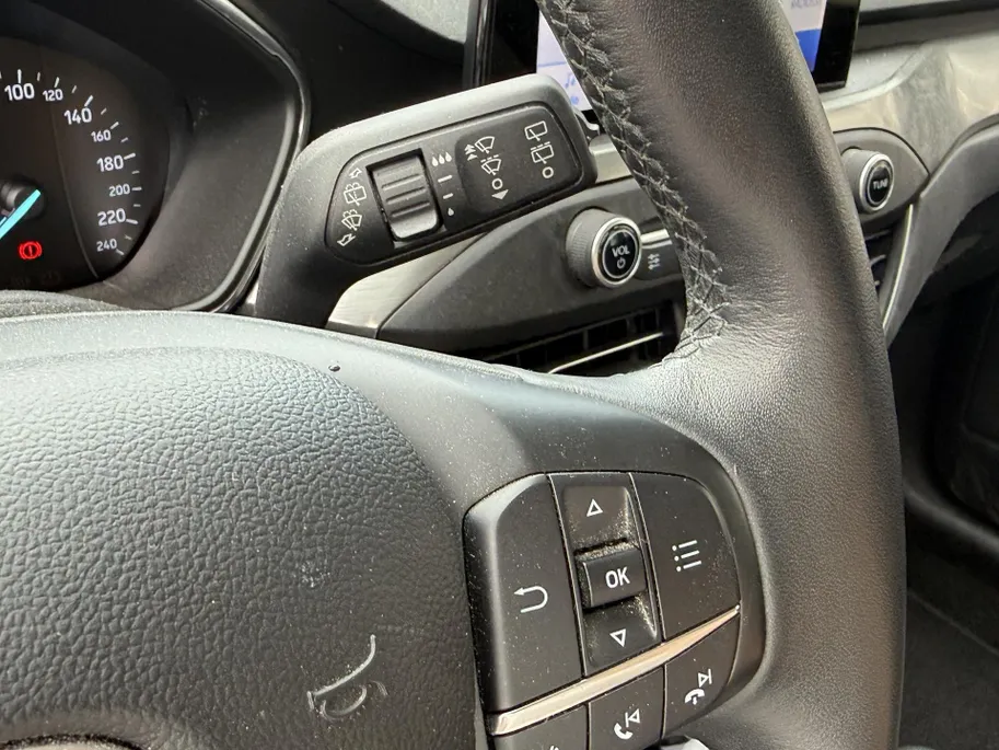 Ford Focus Wagon 1.0 EcoBoost Titanium +