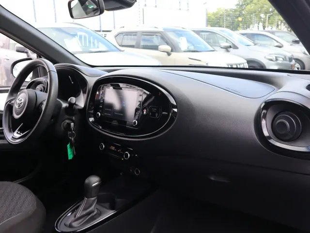 Toyota Aygo X 1.0 VVT-i S-CVT Pulse Automaat Bi-Tone | AllSeasons | Climate co
