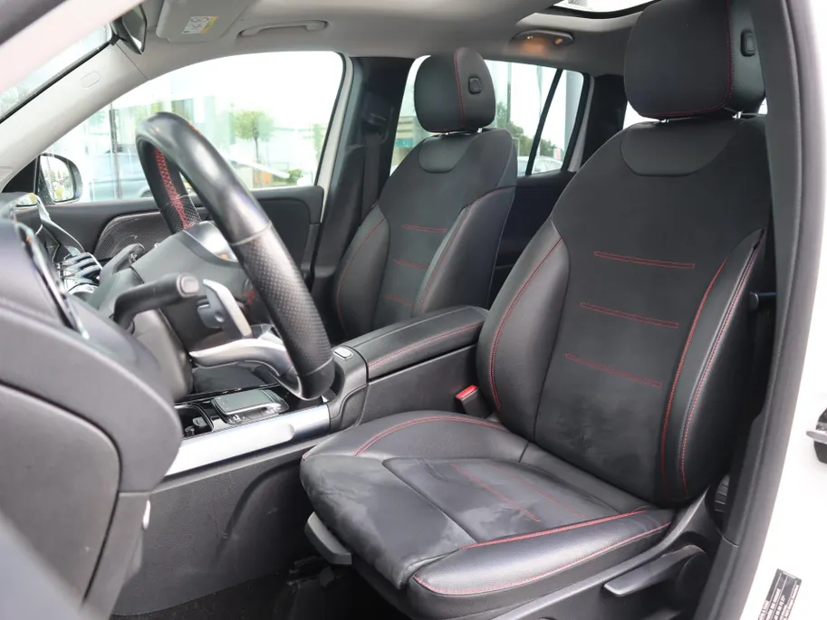 Mercedes-Benz GLB 200 Premium Plus l Trekhaak l Panoramadak l Carplay